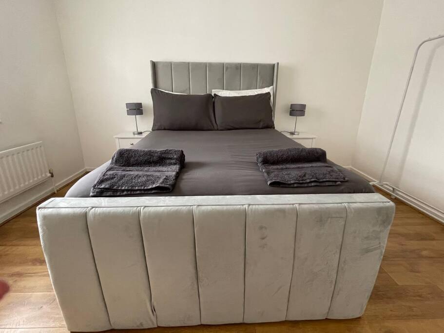 New! 4 Bedroom London House With Garden And Lawn Exteriör bild