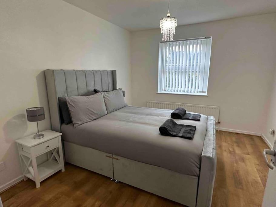 New! 4 Bedroom London House With Garden And Lawn Exteriör bild