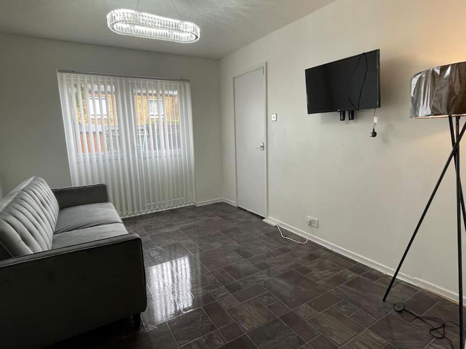 New! 4 Bedroom London House With Garden And Lawn Exteriör bild