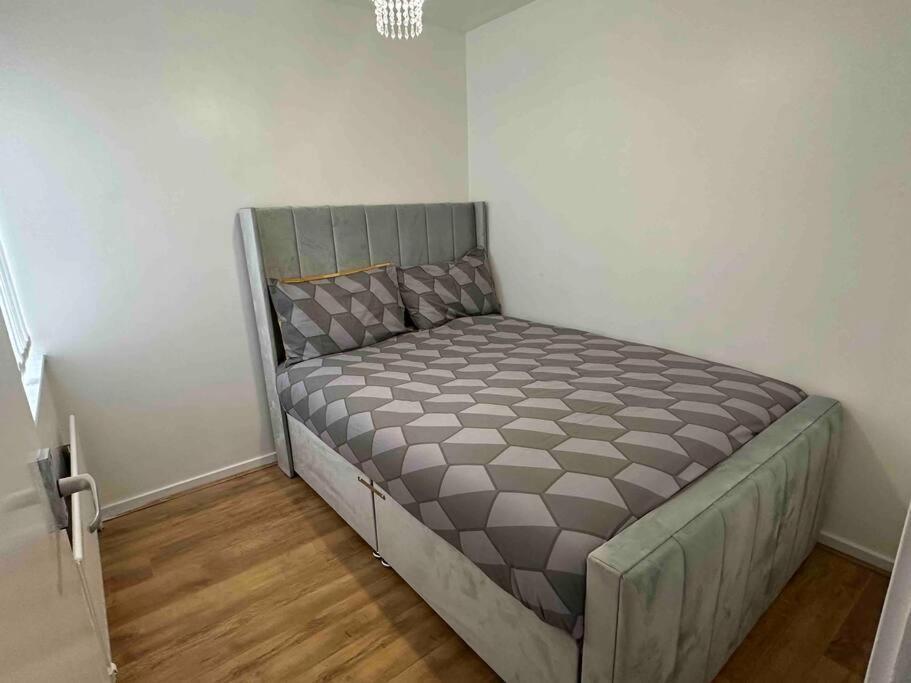 New! 4 Bedroom London House With Garden And Lawn Exteriör bild
